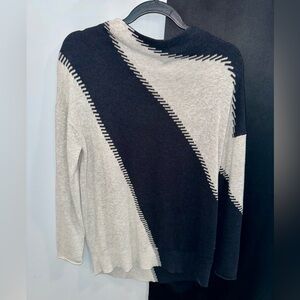 NIC+ZOE turtle neck black and gray sweater